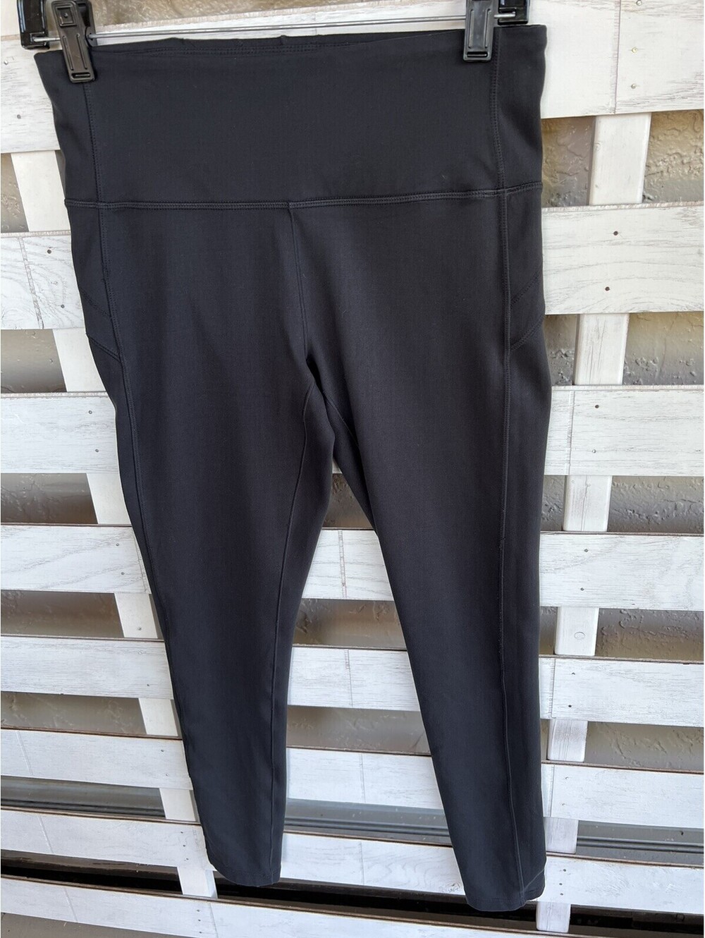 Prana Women’s Size Large Black Crop Length Pocket Active Wear Leggings.